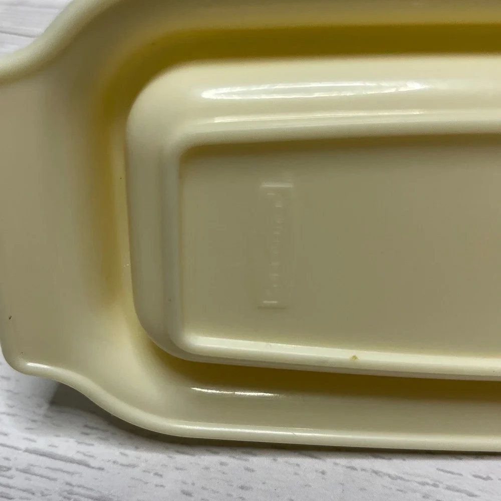 Rubbermaid Vintage Butter Dish 637 Almond Cream Two Piece Set with Lid